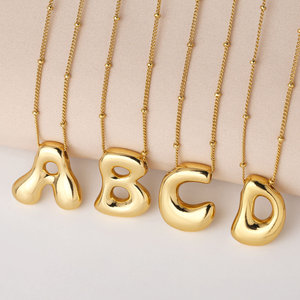 Altın kaplama <span class=keywords><strong>Joker</strong></span> pürüzsüz yağ mektup klavikula zinciri 26 kişilik çapraz sınır inci ile İngilizce mektup kolye Jewelry-NKQ52