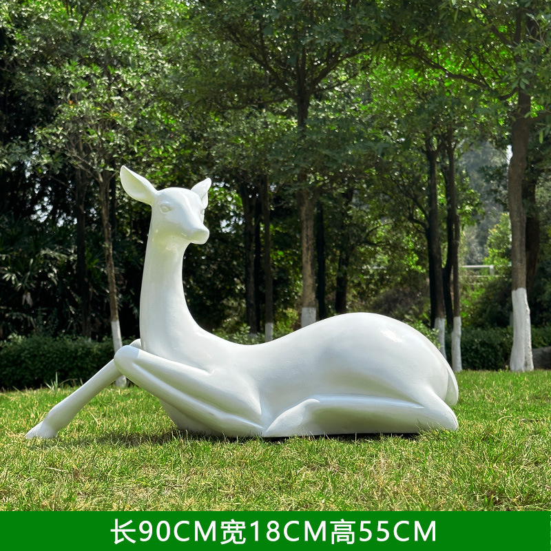 Cerf couché blanc