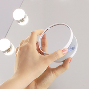 テーブルバニティワイヤレス充電LED拡大化粧バニティミラー24個のLEDライト付きLEDライトでセットを構成 - Product Image 3