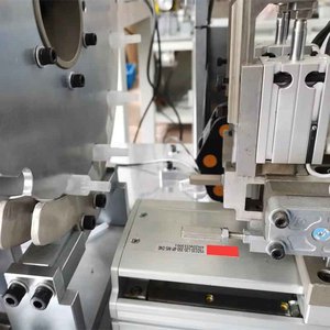 Produktions anlage Ersatzteile Getriebe Lotion Spender Pumpe Nebel Sprüh gerät Abzugs sprüh rohr Einsatz Montage maschine 2 Jahre