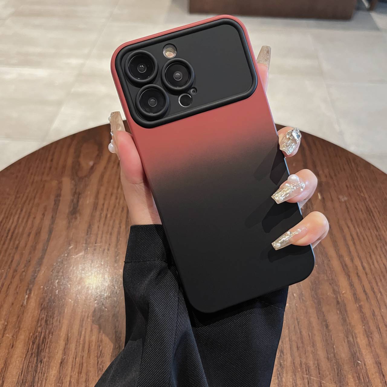 สีแดงและสีดำ