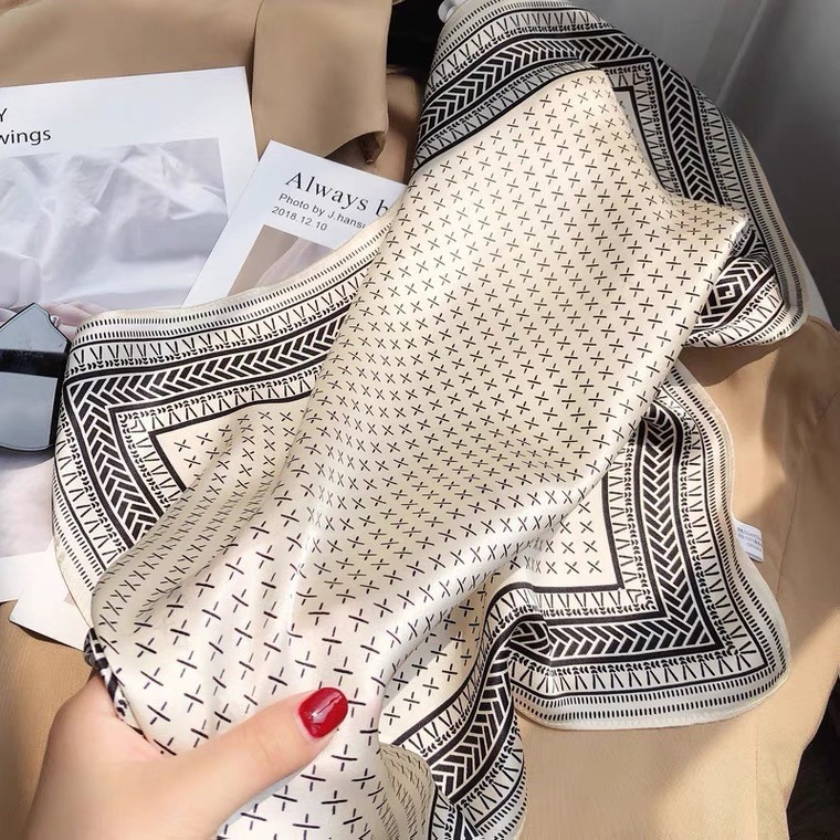 Black and white xx70 square towel-70cm
