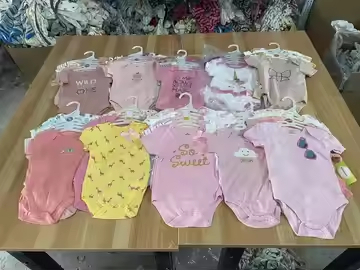 Girl 5 pieces with hanger by random