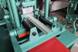 操作が簡単ローラーシャッタードアスラットローリングミルローラーシャッタードア製造機ローラードアラスマシン