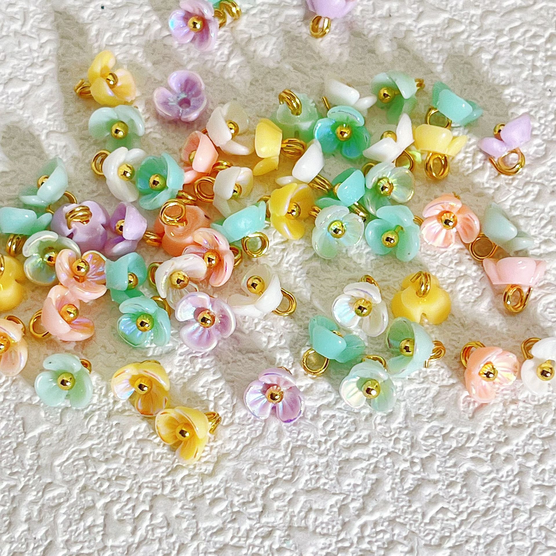 6mm mixed-color resin three-petal flower