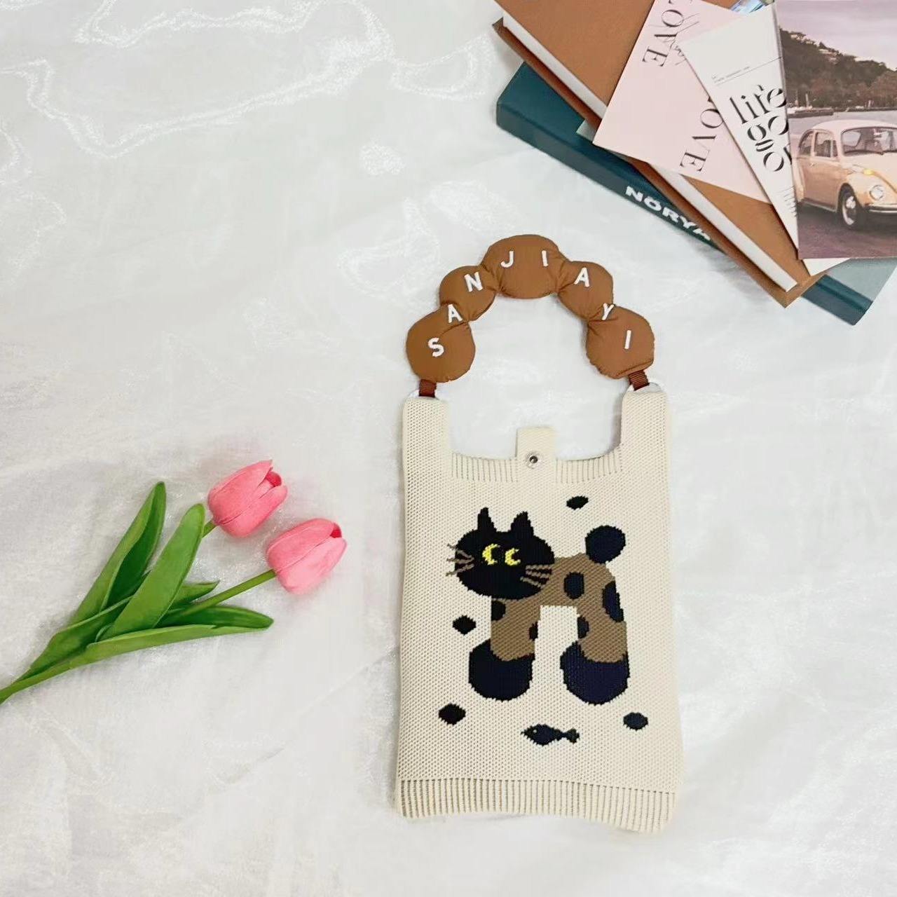 ลูกแมวสีเบจ