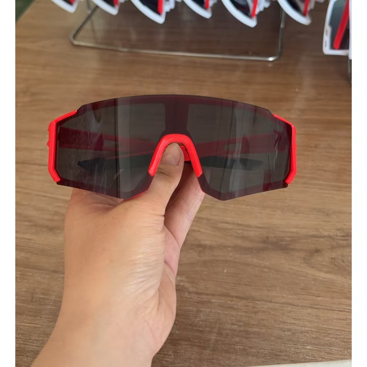 Red frame gray piece