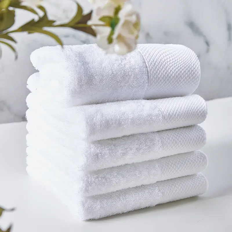 Commercio all'ingrosso Spa salone telo da bagno 100% cotone bianco set di asciugamani per Spa Hotel di lusso Custom Logo asciugamani per le mani