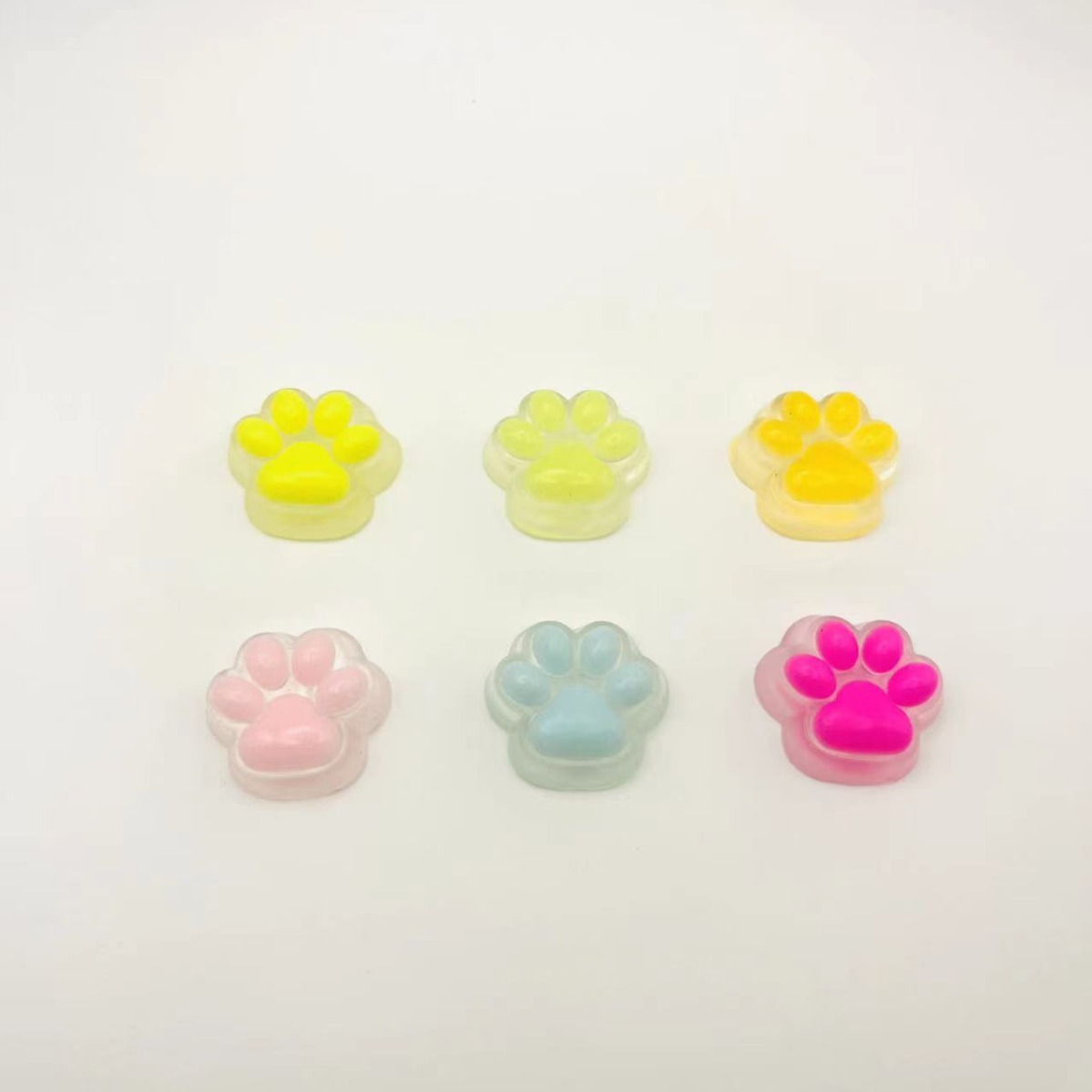 กรงเล็บแมว พื้นหลังสีขาว คละสี (สินค้าเปลือย)