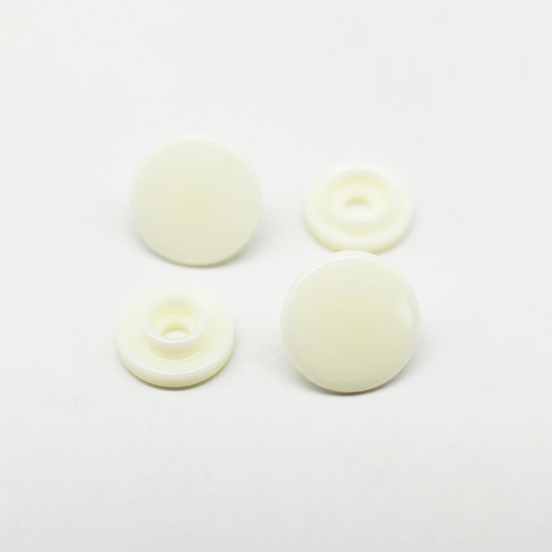 B22 light yellow color
