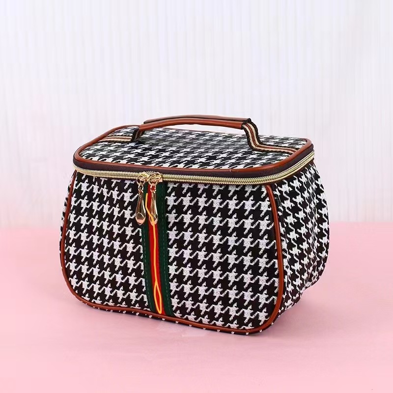 Apple-patterned mille-feuille bird in black