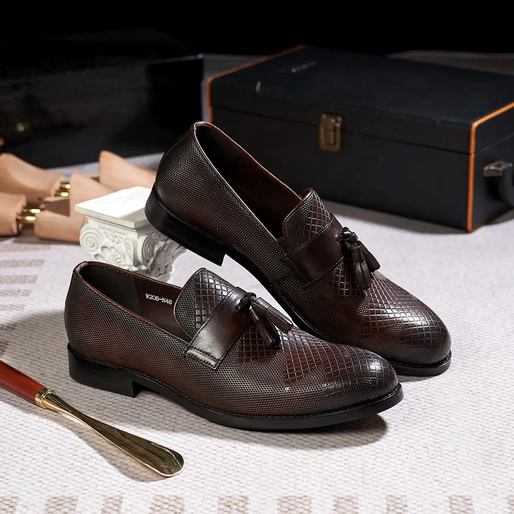 Marca de luxo de alta qualidade moda mocassins franja dos homens negócios casuais sapatos de couro dos homens slip-on couro em relevo sapatos masculinos