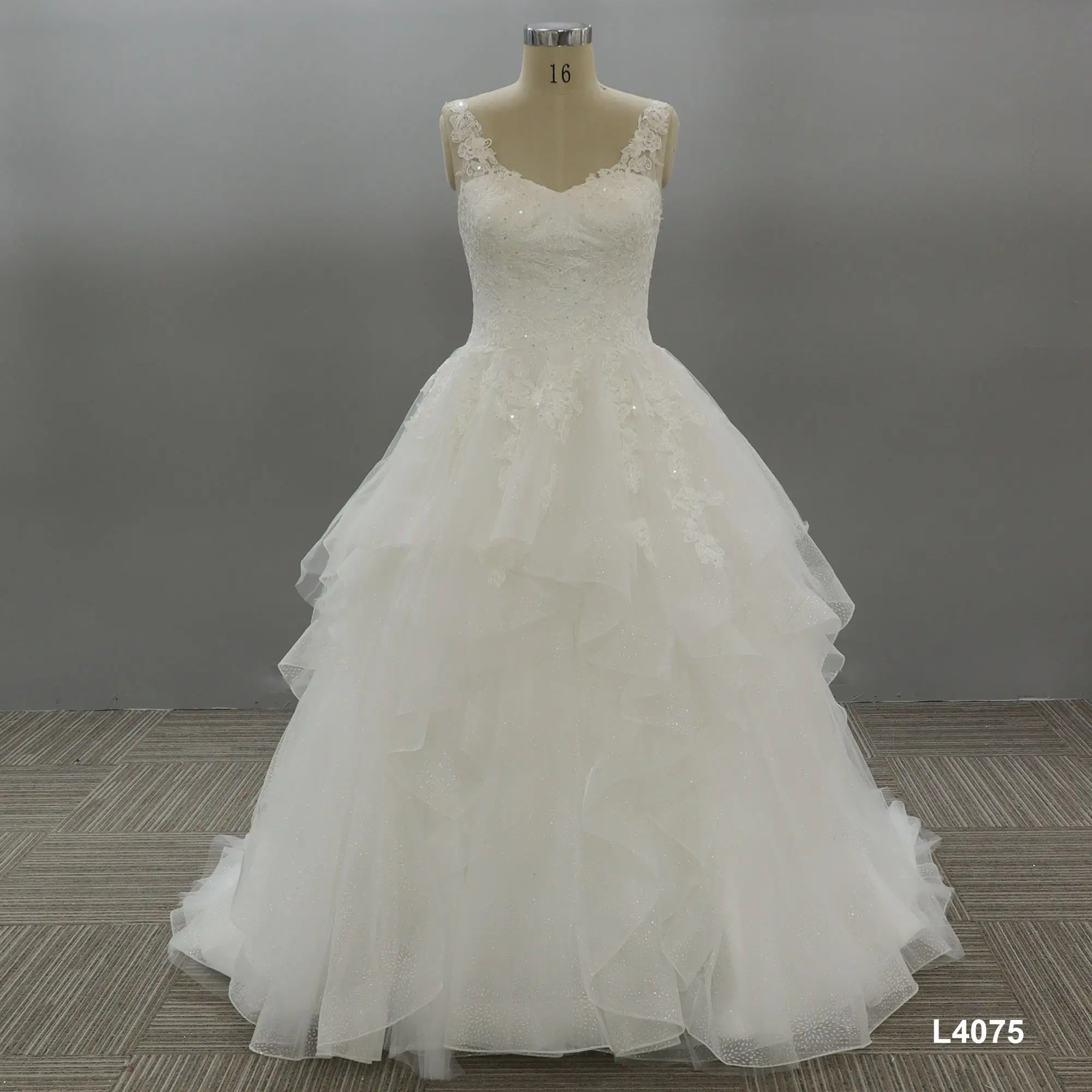 Plus-Size-Tüll Stoff Französisch Brautkleid Ärmellose Hochzeit Gowm Moderne Spitze Mi Kleid Vintage Vestidos de Novia Brautkleid