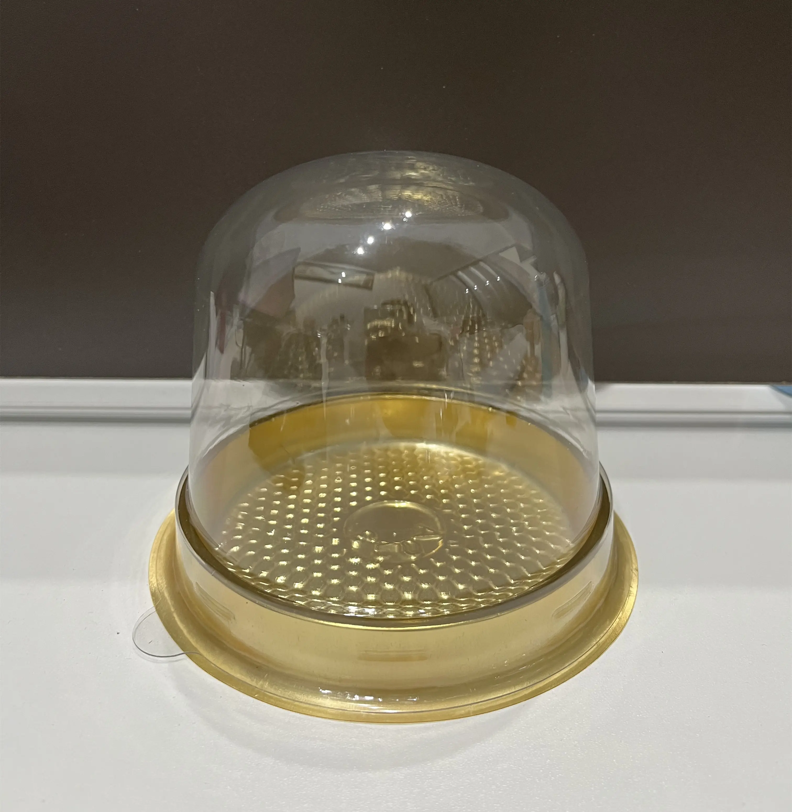 Contenitori a cupola per torta in plastica trasparente all'ingrosso usa e getta contenitore per dessert rotondo dorato per pasticceria
