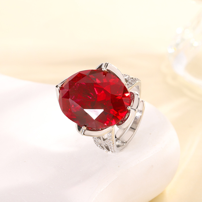 Bague ouverte en corindon rouge platine