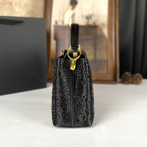 <span class=keywords><strong>2025</strong></span> yeni parlayan elmas tarzı kadın çanta tek omuz Crossbody çanta ile su elmas dekorasyon ve perçin