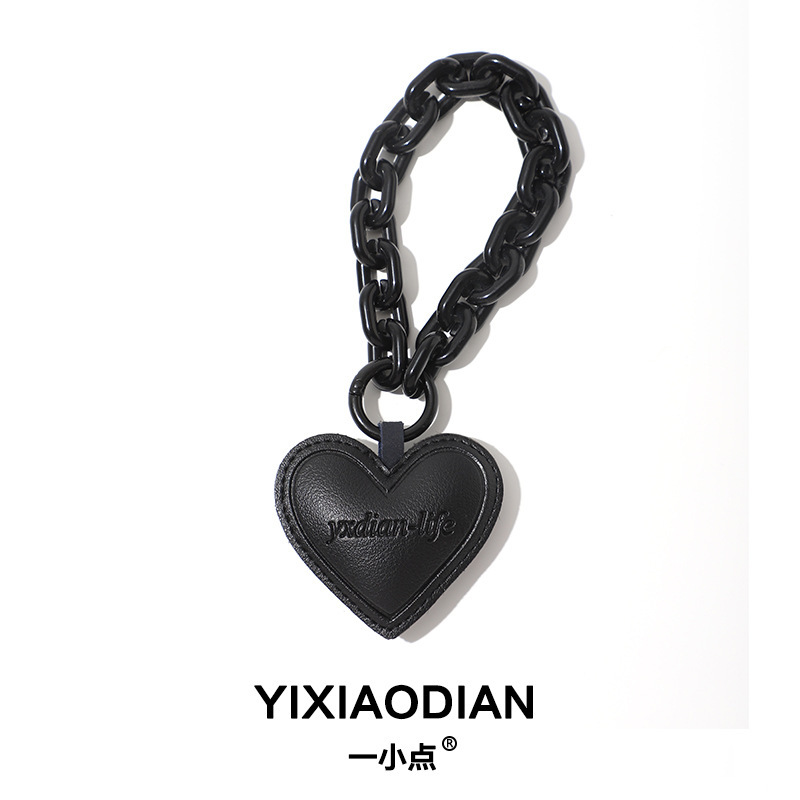 Fantastico cuore in stile catena nera