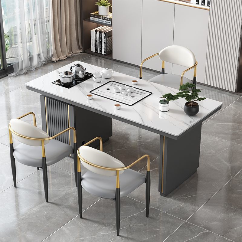 1 table et 3 chaises de luxe légères