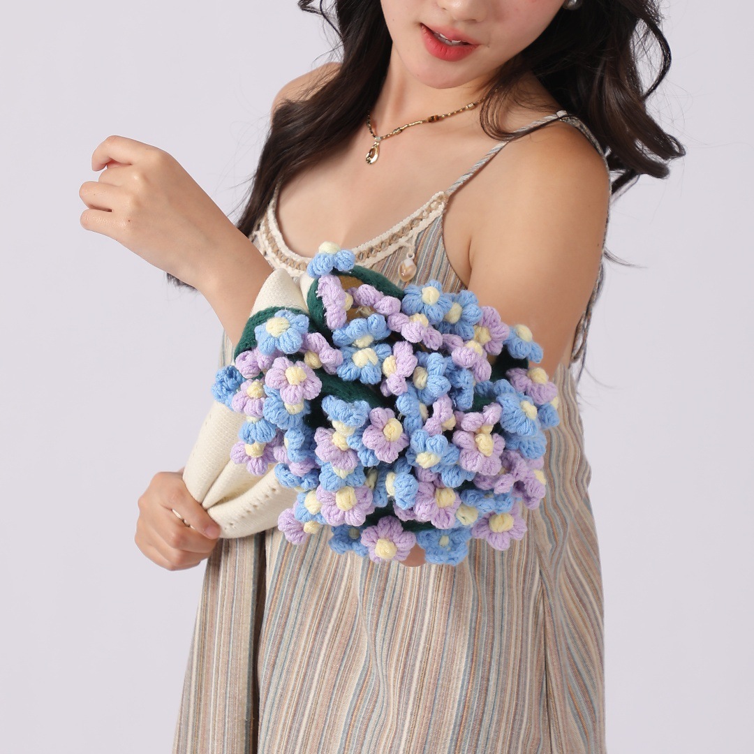 Piccola margherita blu viola