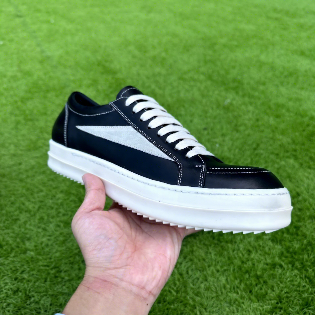 Triangle en cuir noir