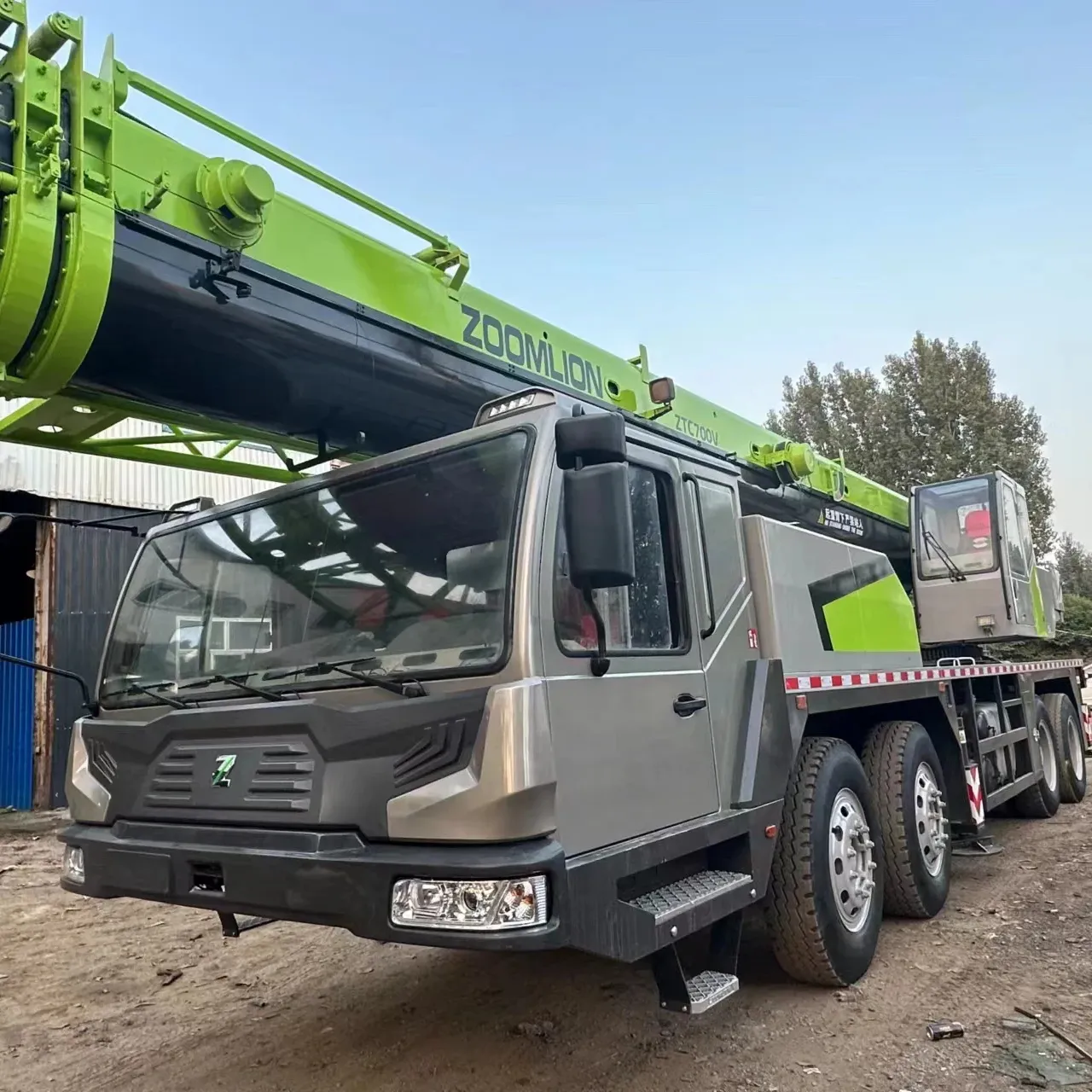 Grue de camion de précision de travail élevée de 70 tonnes ZTC700V avec un bon prix