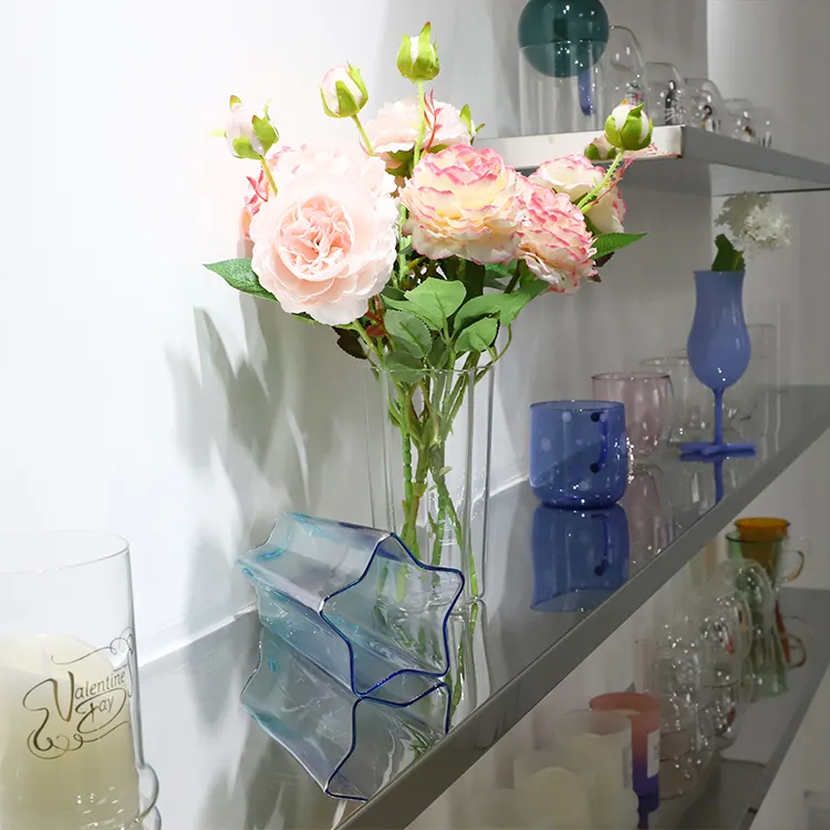 Vase en verre borosilicaté à fleurs en forme d'étoile transparente pour la décoration intérieure vase en verre coloré de luxe pour la décoration intérieure vente en gros