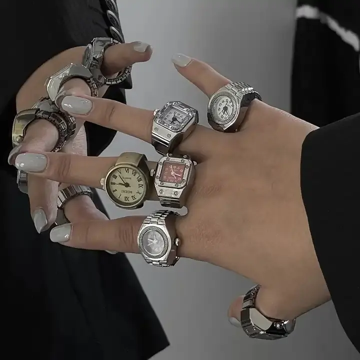 Vintage todos los tipos de batería Extra pequeño dedo reloj anillo Dial cuarzo elástico ajustable correa de reloj acero Mini relojes anillo