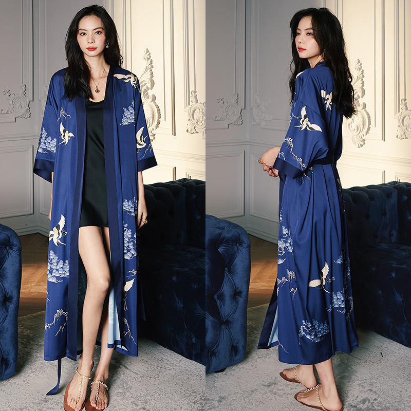 Robe bleue grue de pin