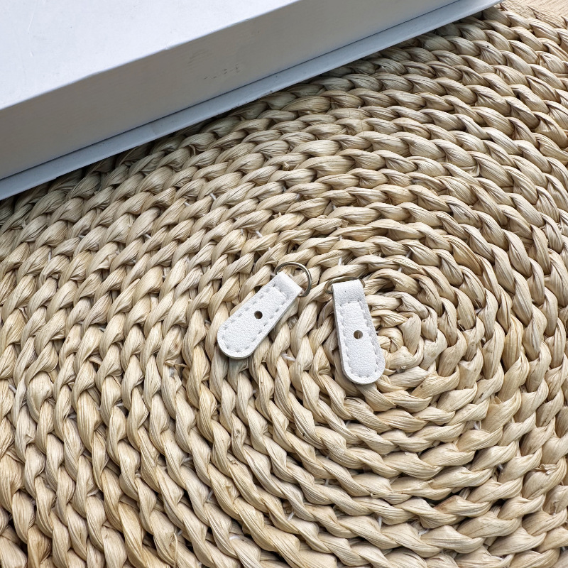 Extrémité de bracelet en cuir avec trou central blanc