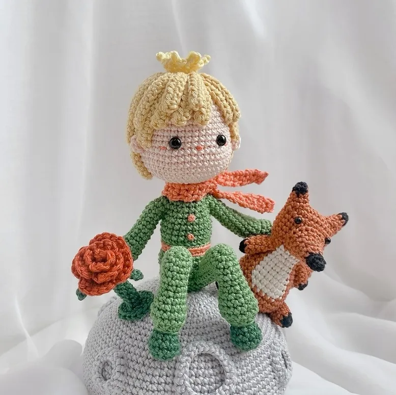 Großhandel niedriges MOQ Amigurumi der Prinz Handspielzeug niedlich gestrickt kleiner Junge Kinder-Spielzeug Häkeln Märchenfiguren