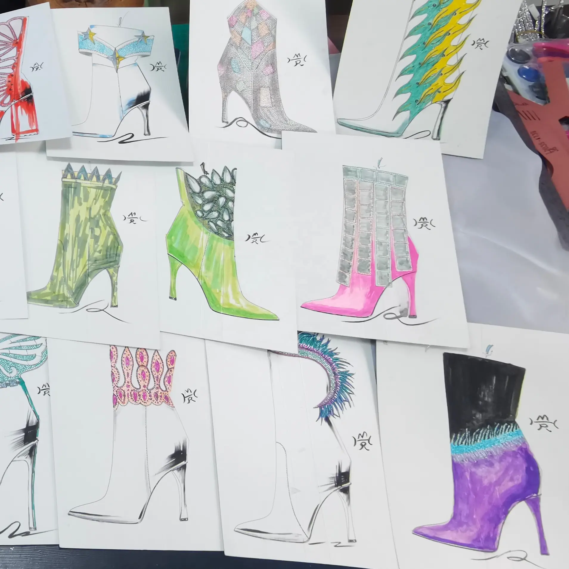 Biểu tượng tùy chỉnh, gót chân, phong cách, chất liệu, bao bì cho phụ nữ Giày nhà sản xuất