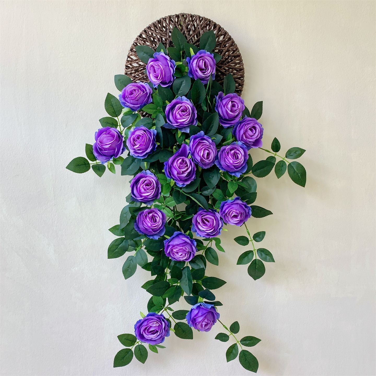 Un panier de frisbee violet