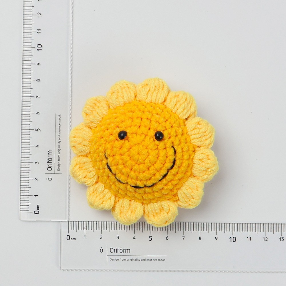 Muñeco individual de 9 cm con cara sonriente y 7 círculos terminados - Amarillo