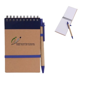 Cuaderno en espiral de papel Kraft creativo, tamaño A6, 60 hojas, diario de hojas sueltas con banda elástica y bolígrafo para uso escolar, logotipo impreso - Product Image 1