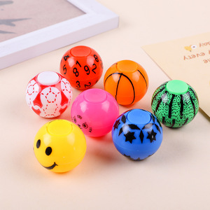 Yeni gelenler plastik oyuncaklar futbol el Spinner Mini futbol Fidget oyuncak stres giderici oyuncaklar çocuklar ve yetişkin için