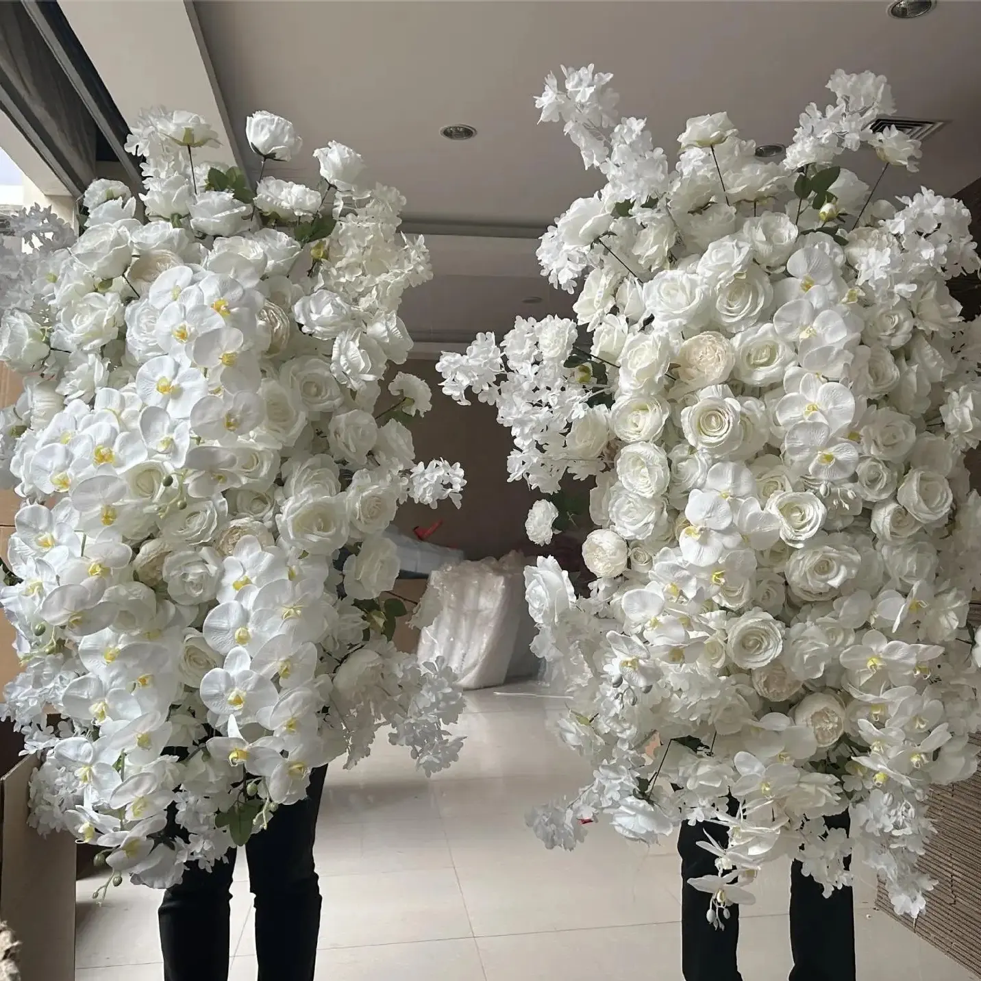 O-X878 mariage gouttes personnalisé arc fleur rangée événements scène toile de fond décorations soie fleur de cerisier blanc fleur artificielle allée