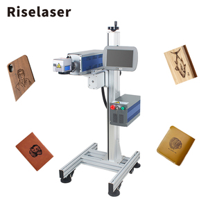 Linea di produzione Flying 30W CO2 macchina per marcatura Laser data di scadenza codice Batch stampante Laser per sacchetti di plastica cavo bottiglia in PET - Product Image 1