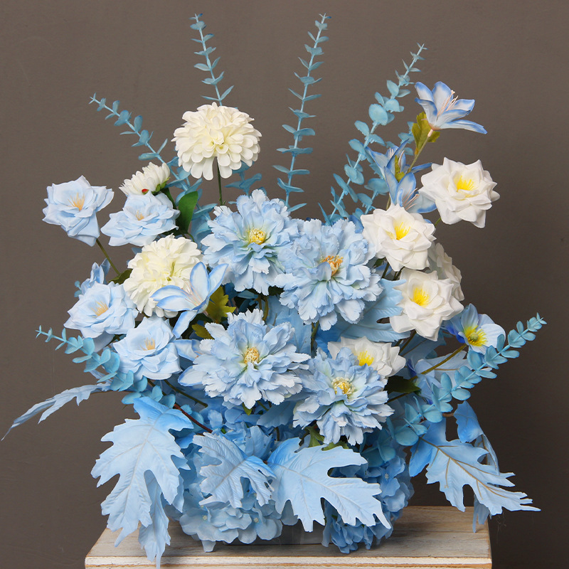 Flores de Eucalipto Azul al Borde de la Carretera