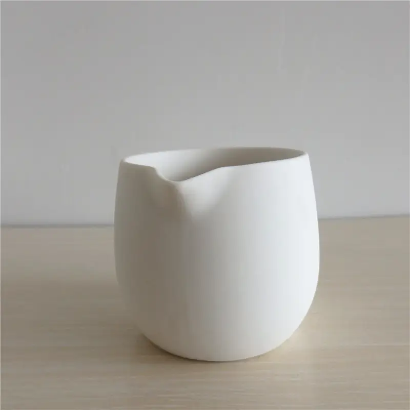 Diseño personalizado 200ml tarros de vela de masaje de porcelana con pico