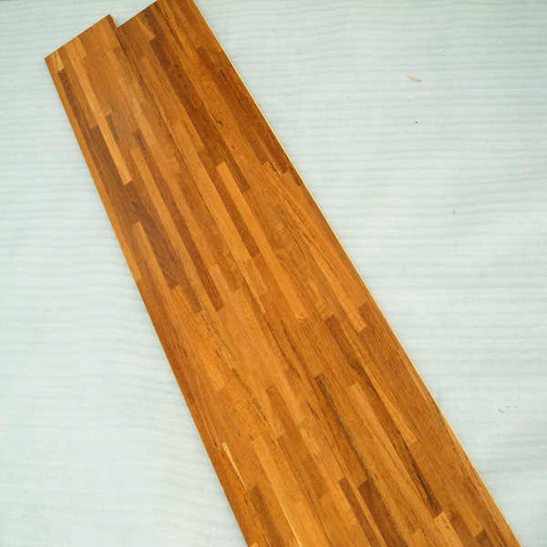Commercio all'ingrosso 8-12% di umidità pavimenti in legno teak ingegnerizzati