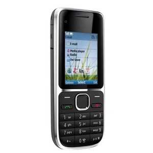 中国非常便宜的Symbian OS C2-01手机，具有俄语阿拉伯语键盘和游戏设计