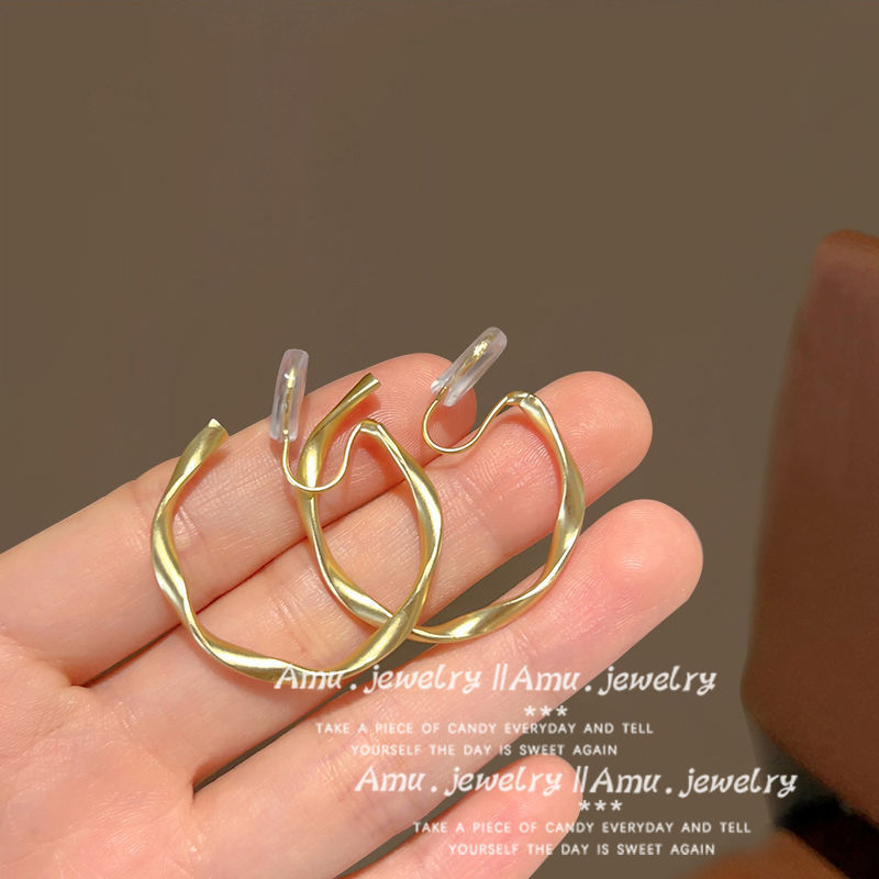 3-Asian gold twist twist ear clips
