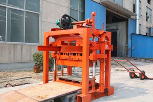 Holle blokkenmachine met mixer, handmatige cementblokproductie - Product Image 5