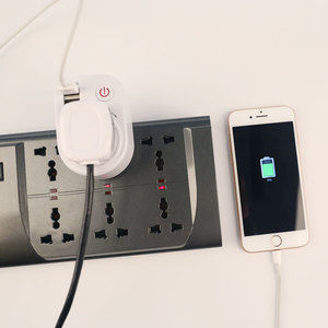 Adaptador de viaje universal hecho a medida con enchufe USB con toma de tierra estándar residencial - Product Image 6