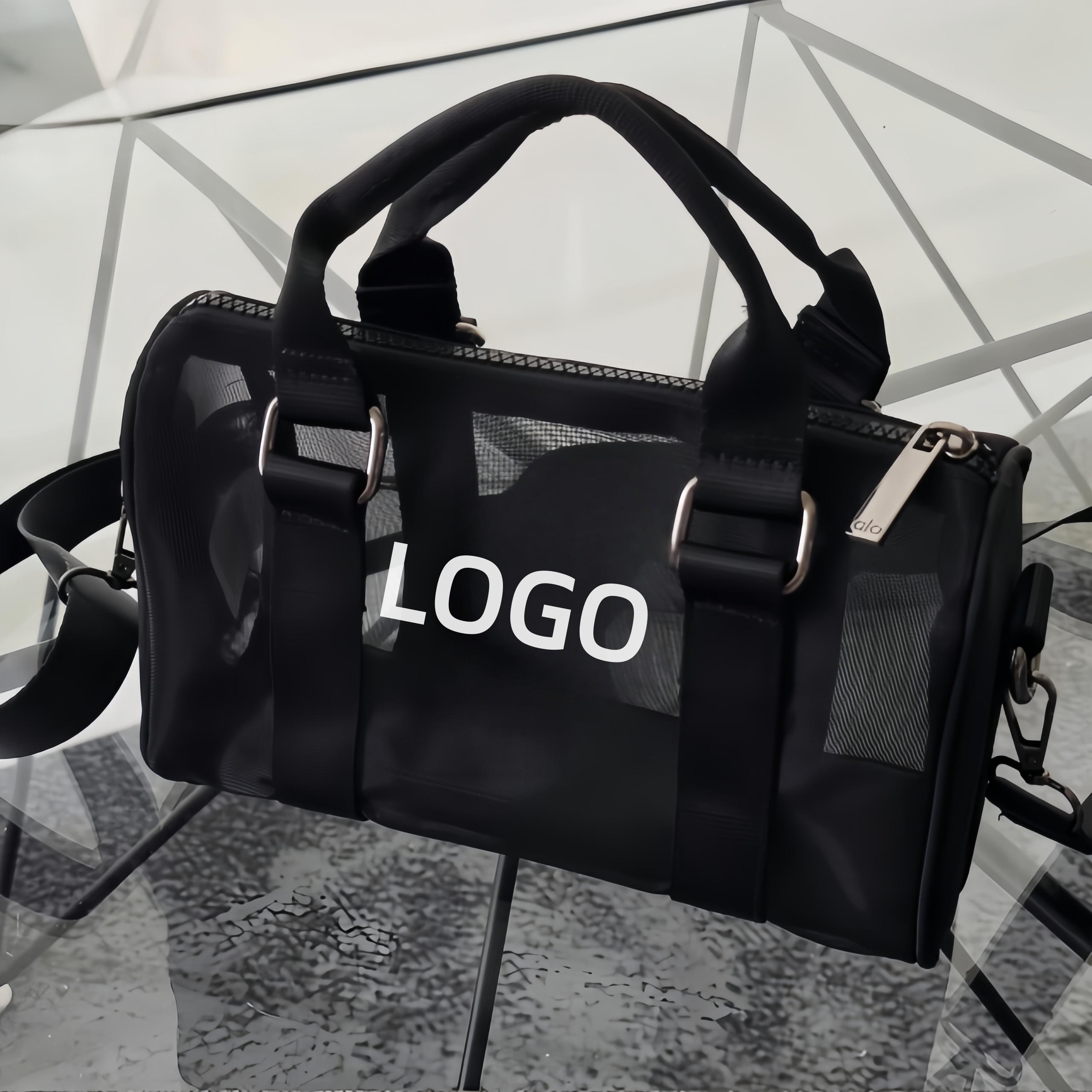 Borsa nera da uomo ricco con logo bianco