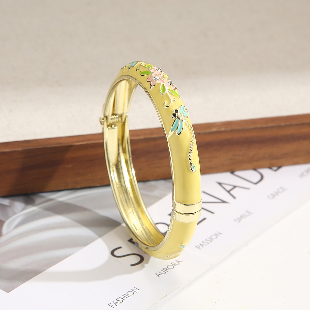 Hd-056 light gold-lemon yellow-pink flowers