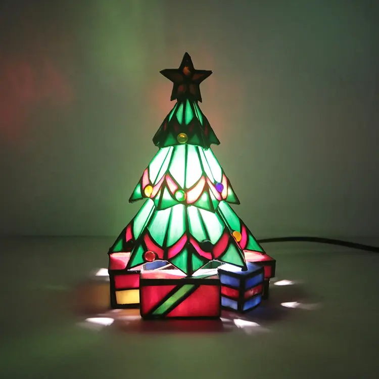 LongHuiJing कस्टम मेड हाथ से तैयार की जाती सना हुआ ग्लास Leaded क्रिसमस पेड़ दीपक 9 इंच लंबा टिफ़नी शैली