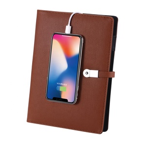 Batería portátil ejecutiva inteligente, versátil, con calculadora - Product Image 4