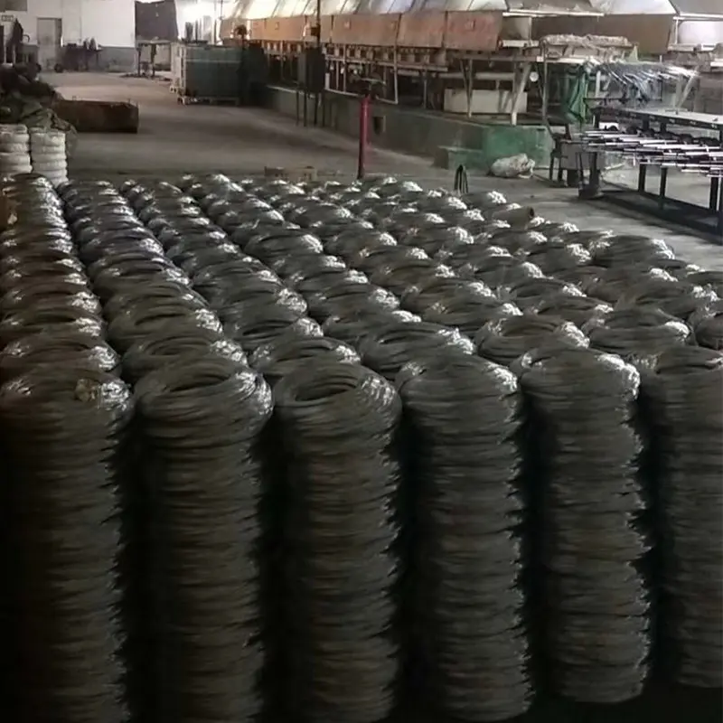 Çin fabrika kaynağı 25kg 50kg 100kgs rulo başına siyah tavlanmış demir tel