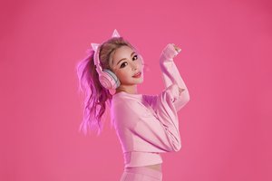 Razer Kraken BT Kitty Edition-Razer Razer RGB ile kuvars kablosuz kulaklık - Product Image 4
